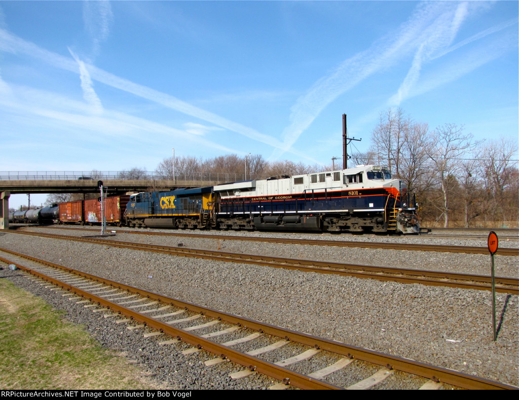 NS 8101 and CSX 5267